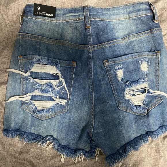 Fashion nova shorts - Picture 2 of 2